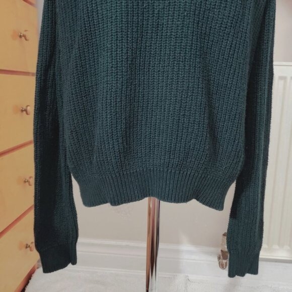 Hunter Green Ring Neck Strappy Front Knit  Sweater- S - Picture 5 of 12
